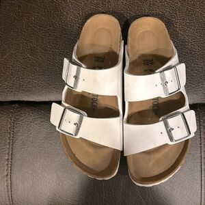 Brand new never worn white Birkenstocks size 39. I do not have the box.